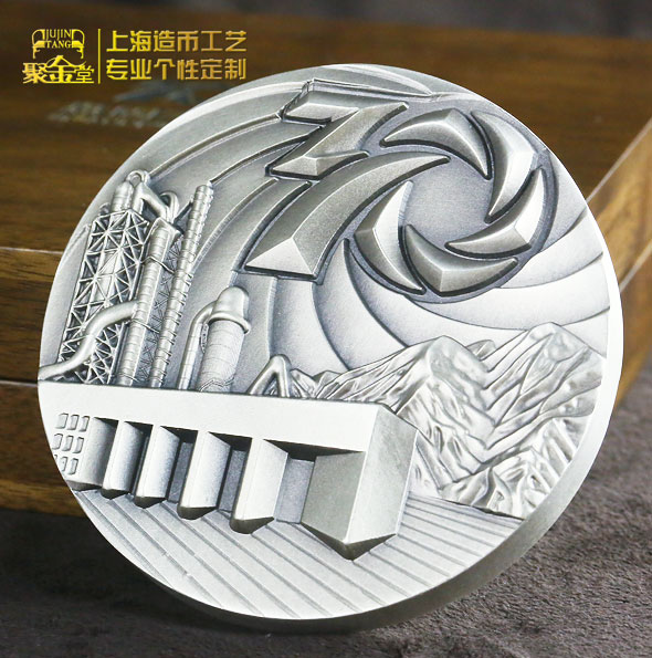 定制贵金属纪念章有两种，它们又有什么区别？
